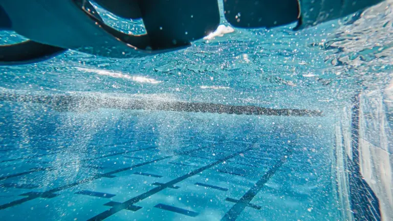 Poolroboter 2026: Akku-Modelle für Aufstell- und Einbaupool